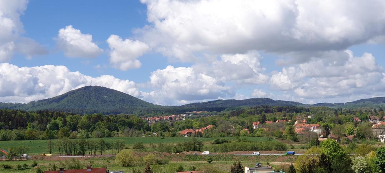 Apartamenty Podzamcze วาลบ์จิก ภายนอก รูปภาพ