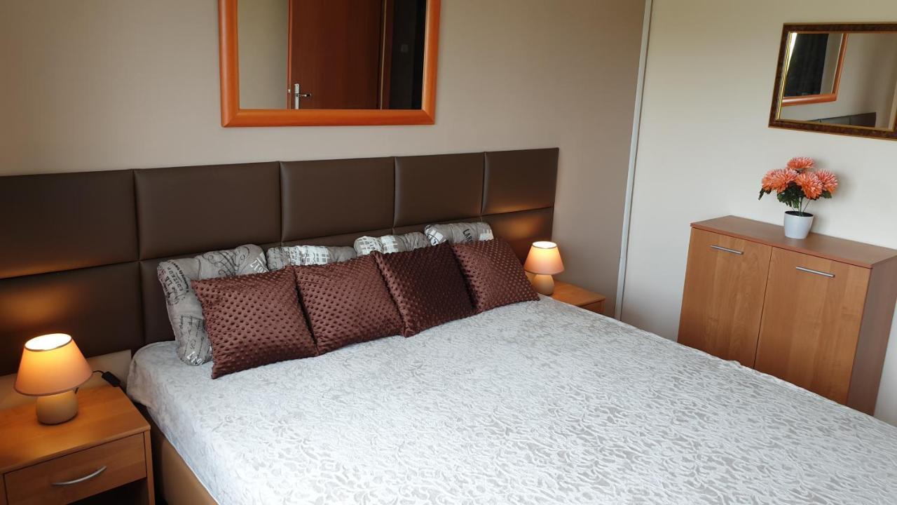Apartamenty Podzamcze วาลบ์จิก ภายนอก รูปภาพ