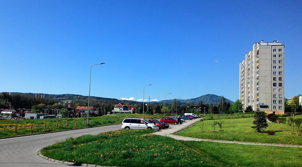 Apartamenty Podzamcze วาลบ์จิก ภายนอก รูปภาพ